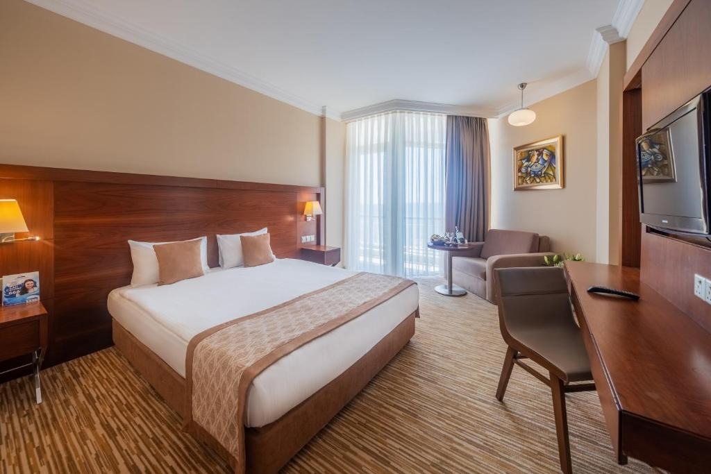 هتل سالامیس بی کونتی